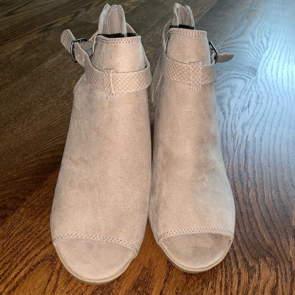 Heeled booties